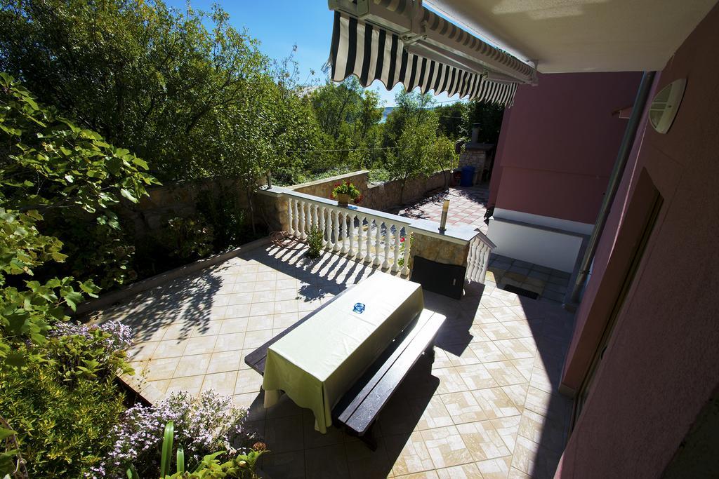 Apartments Zile Starigrad Paklenica Εξωτερικό φωτογραφία