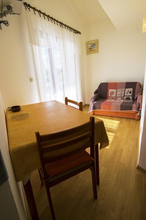 Apartments Zile Starigrad Paklenica Δωμάτιο φωτογραφία
