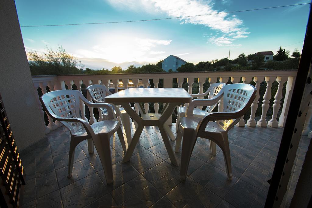 Apartments Zile Starigrad Paklenica Δωμάτιο φωτογραφία