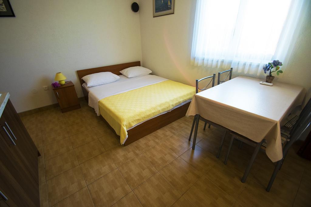 Apartments Zile Starigrad Paklenica Δωμάτιο φωτογραφία