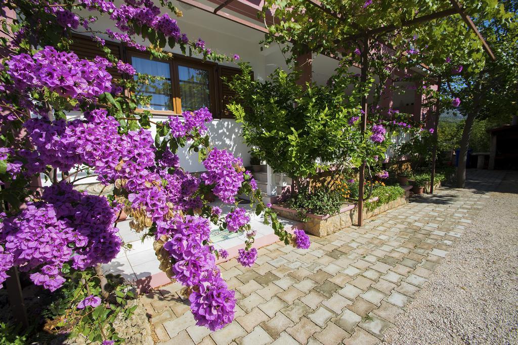 Apartments Zile Starigrad Paklenica Εξωτερικό φωτογραφία