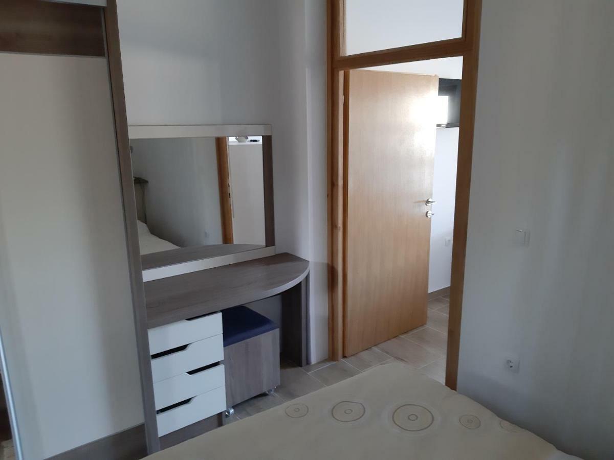 Apartments Zile Starigrad Paklenica Εξωτερικό φωτογραφία