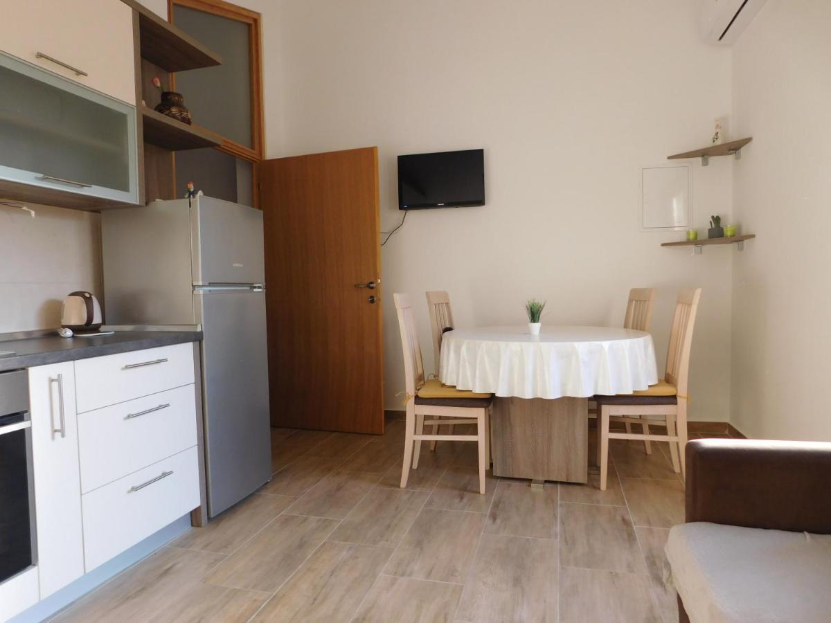 Apartments Zile Starigrad Paklenica Εξωτερικό φωτογραφία