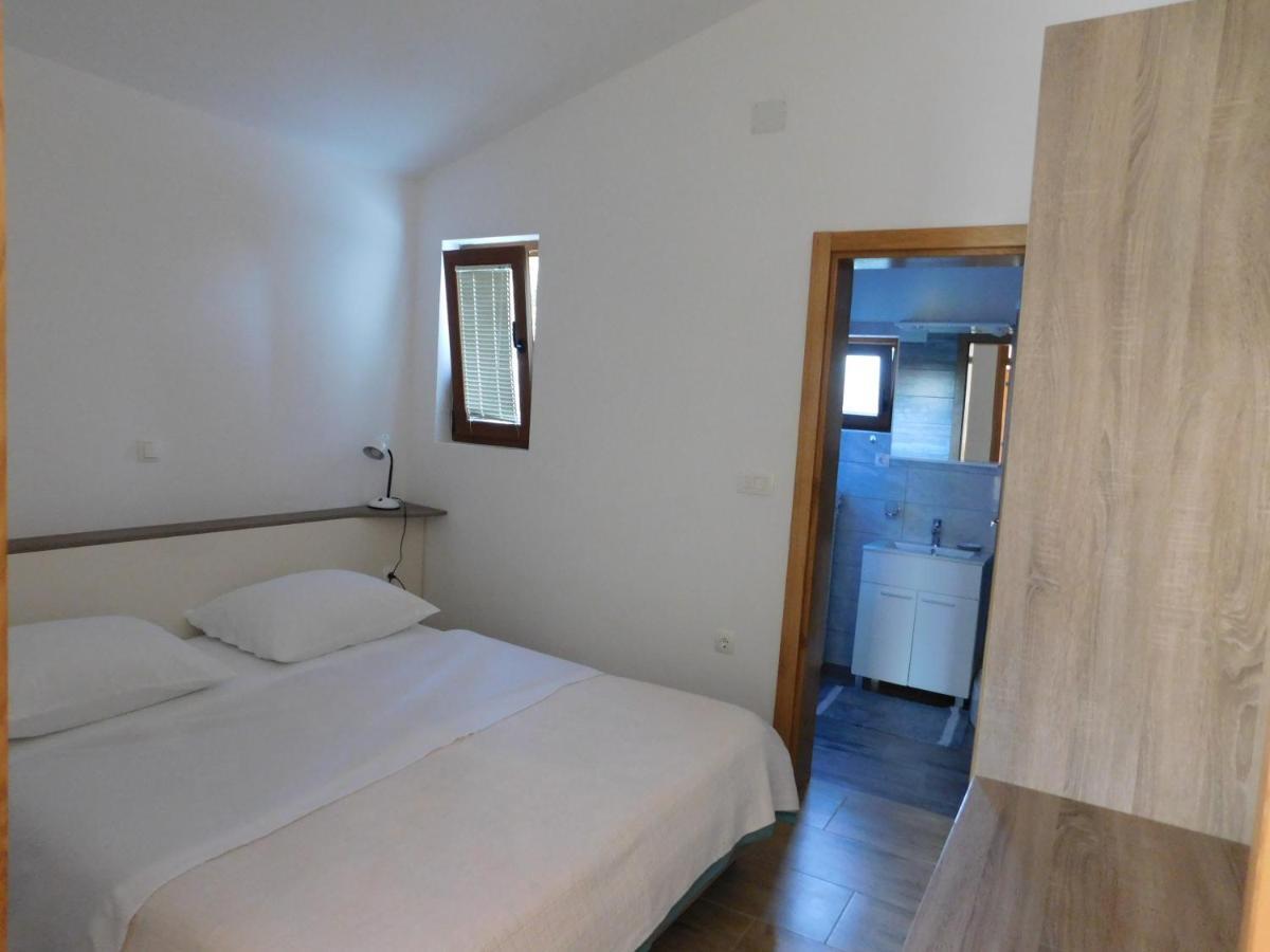 Apartments Zile Starigrad Paklenica Εξωτερικό φωτογραφία
